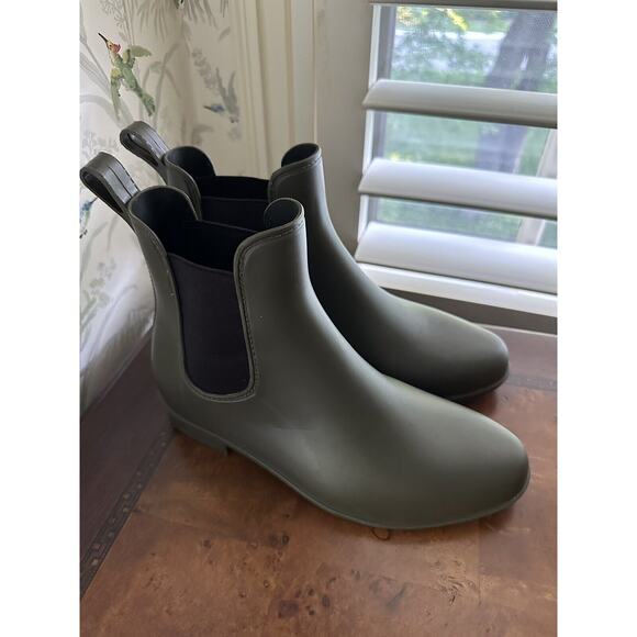 Women's Chelsea Rain Boots Green - A New Day - SIZE 7 - Picture 1 of 7
